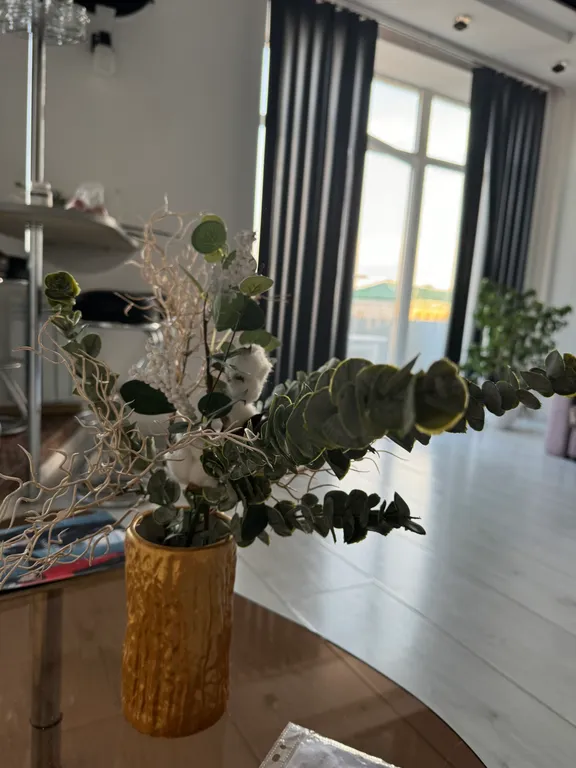 Красивая трёхкомнатная квартира в центре с видом на площадь