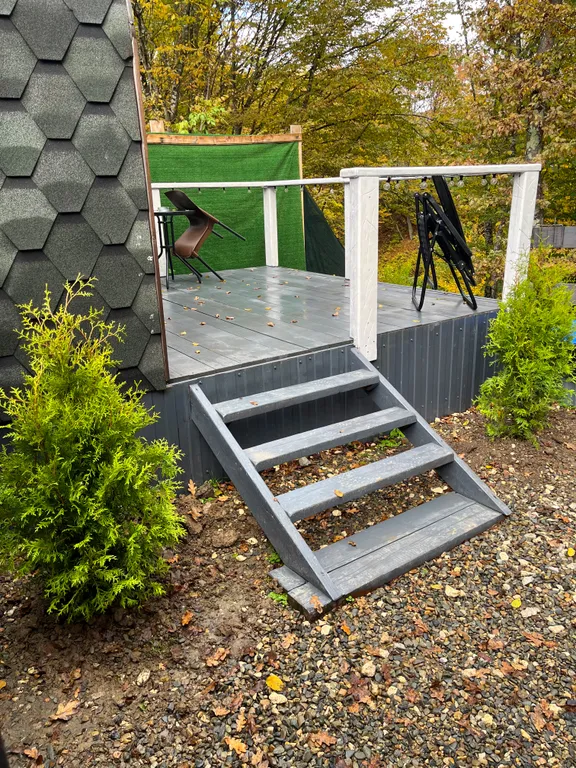 Уютный домик на опушке леса