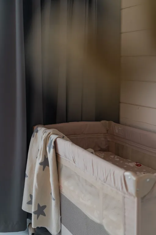 Новый дом с видом на озеро, сауной, гриль-домом и детской площадкой