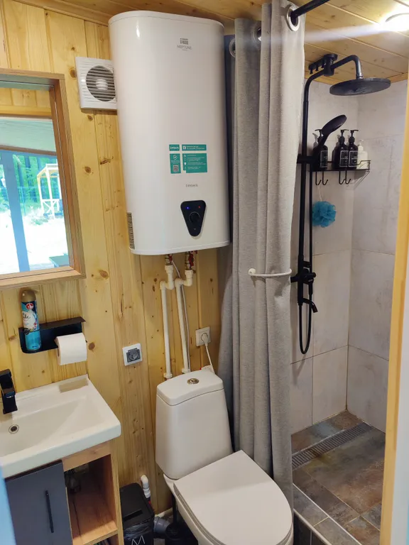 Домик с баней в лесу