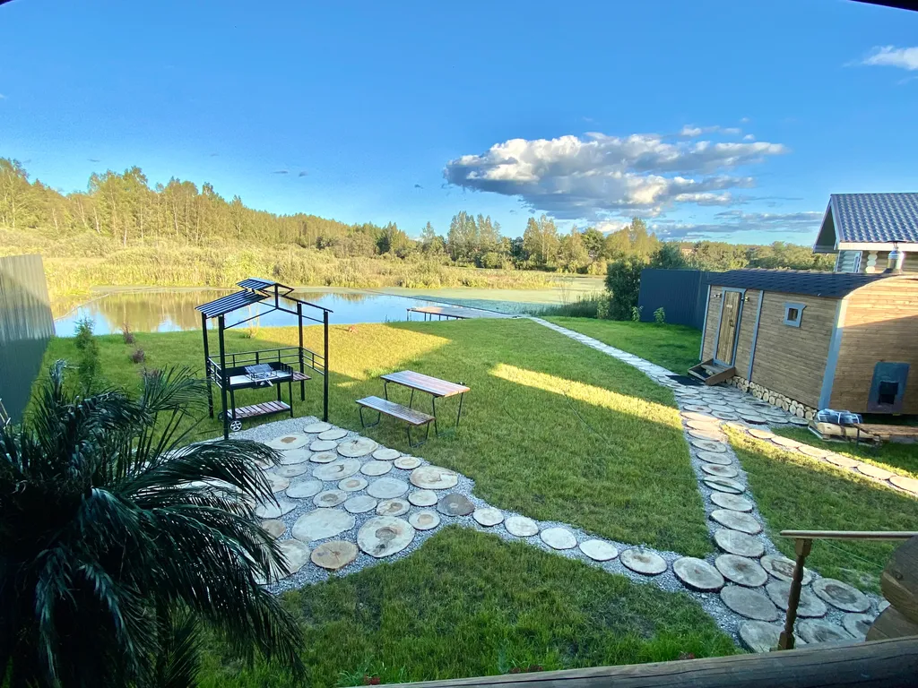 Домик со своим прудом и баней