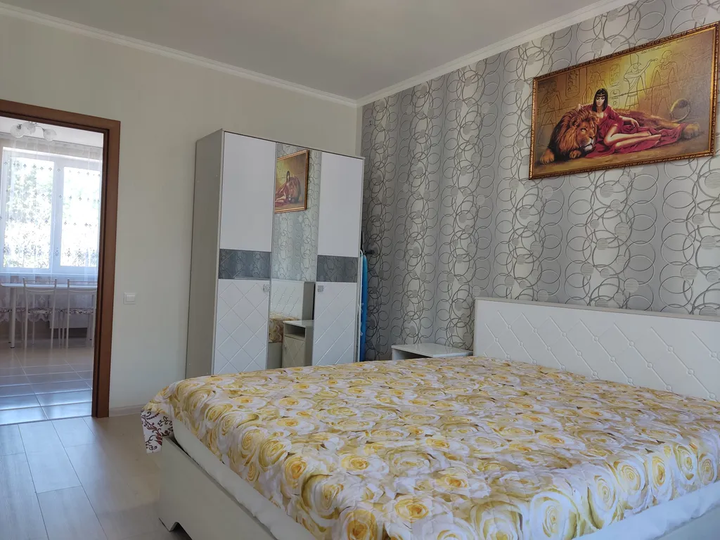 Дом со своим двором и парковкой