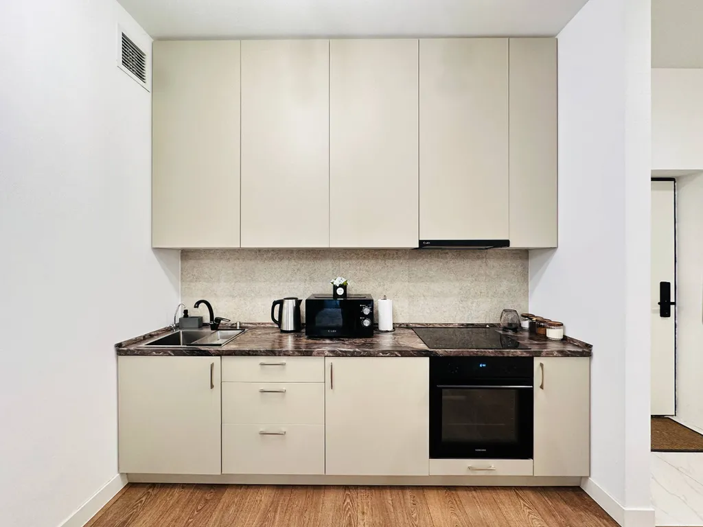 3-комнатные апартаменты для 6 чел в центре рядом с ТРЦ Мега