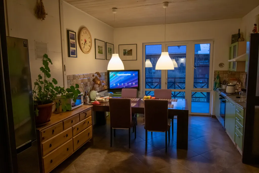 Просторный дом с живописным садом