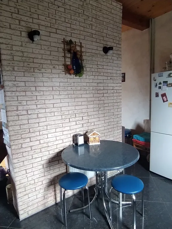 Уютный дом с камином у самого моря