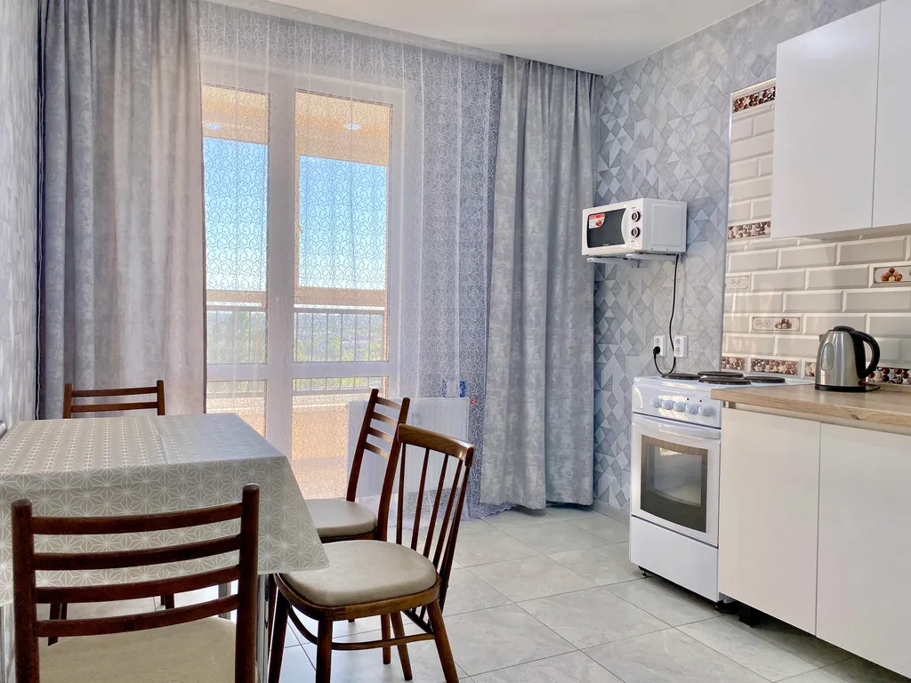 Квартира в центре, закрытая территория, очень красивый двор и спорт площадки