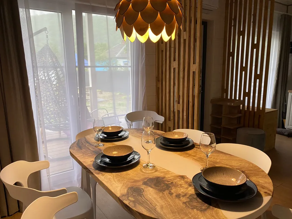 Новый дом с собственной территорией и видом на горы