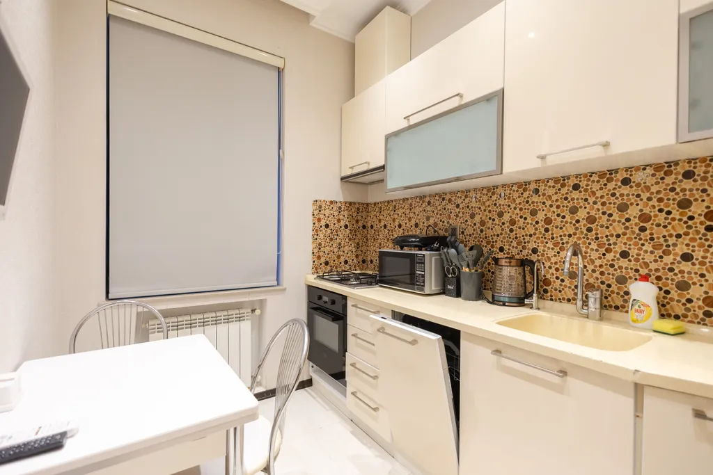 2 спальни + гостиная, прямой балкон с видом на гору Таргова