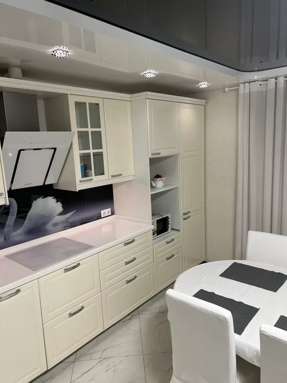 Трехкомнатная квартира на Парнасе