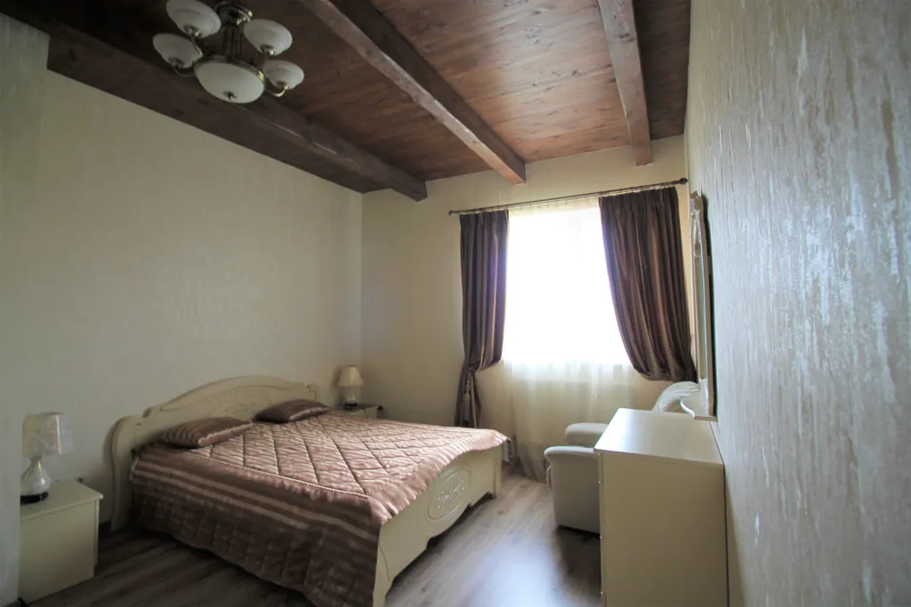 8-комнатный Дом