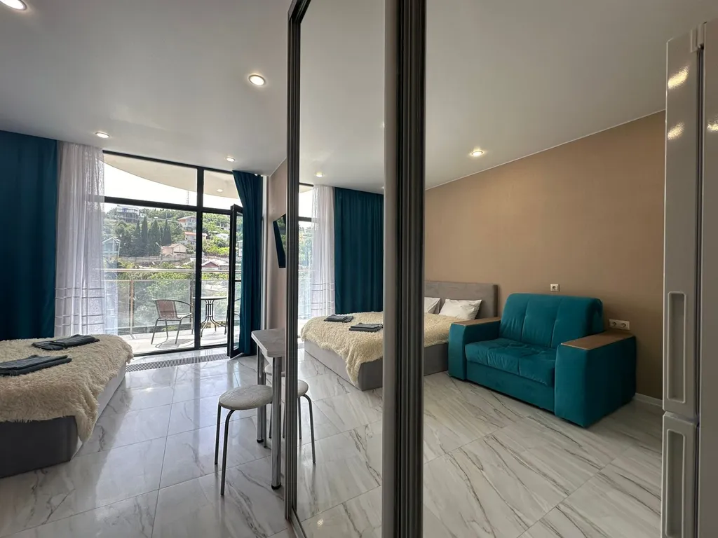 Дизайнерская студия Ls-family comfort вид на горы и город с 4 этажа