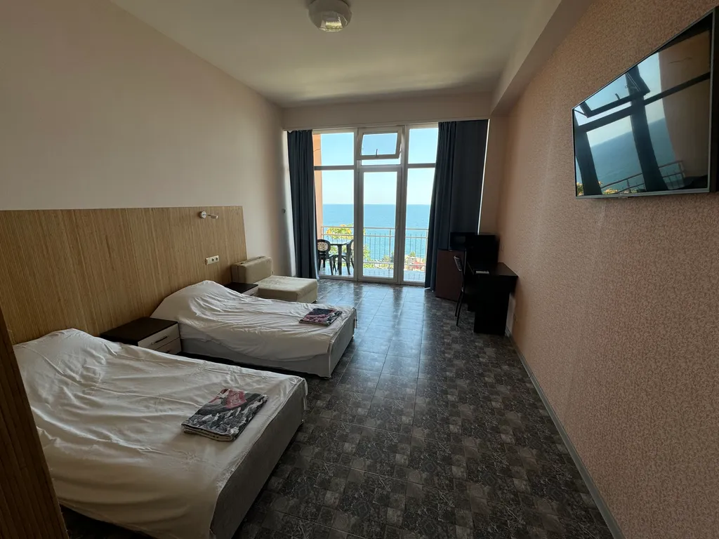 Четырехместный Люкс с балконом и видом на море