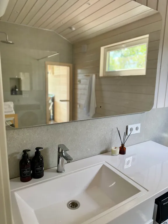 Семейный дом с панорамной сауной и камином