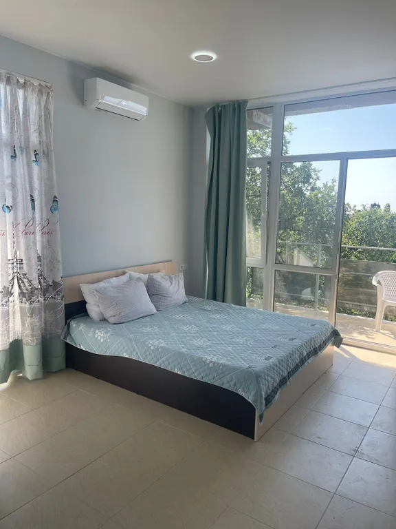 Улучшенная трёхместная студия с видом на море с балкона