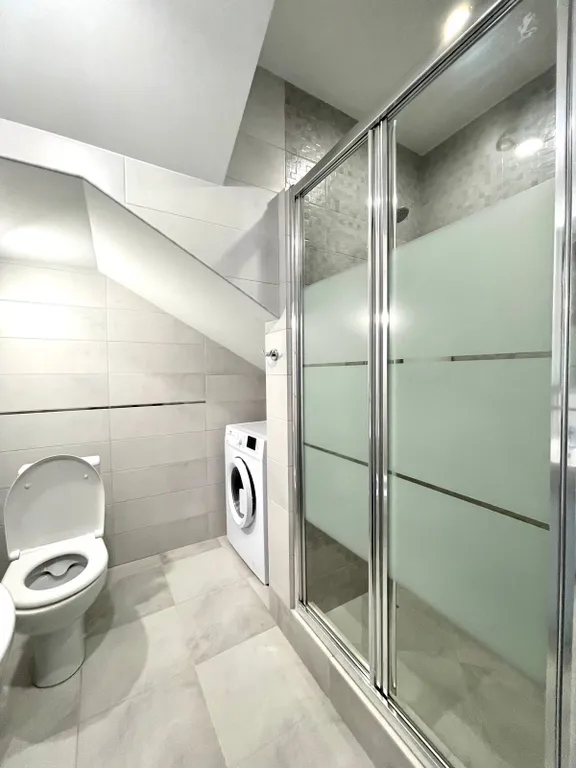 Эллинг на берегу моря