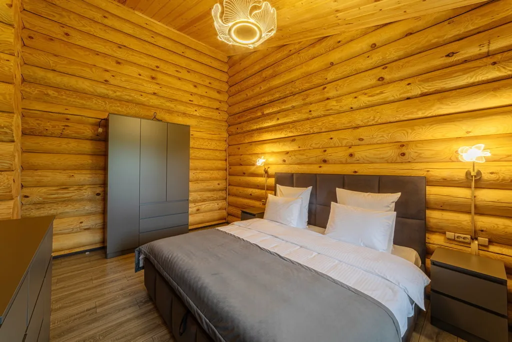 Дом на берегу большого озера