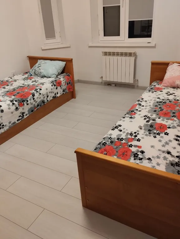 Большой двухэтажный дом в черте города и недалеко от моря