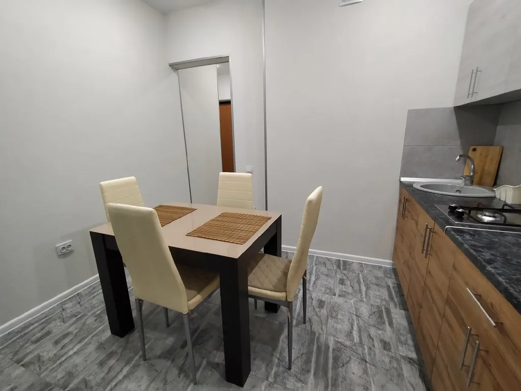 Спутник, 1-комнатная квартира рядом с набережной