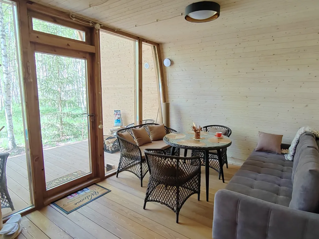 Лесной теремок с горячей купелью