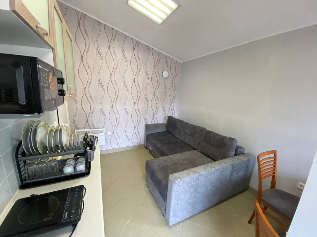 Домик на берегу залива