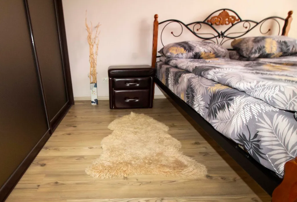 Красивая большая двухкомнатная квартира в микрорайоне Красный Камень