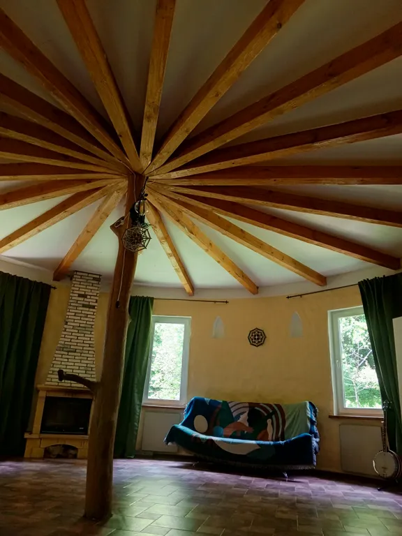 Уединённый Круглый Дом в горах Отшельник