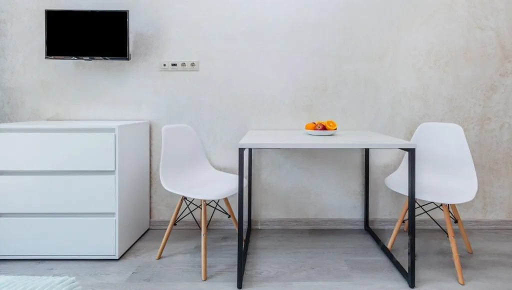 Студия с бассейном у моря