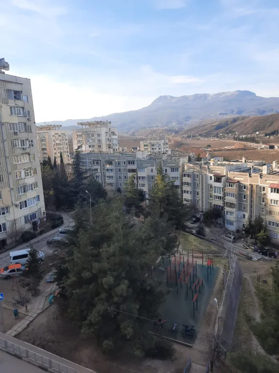 Уютная двухкомнатная квартира с видом на горы