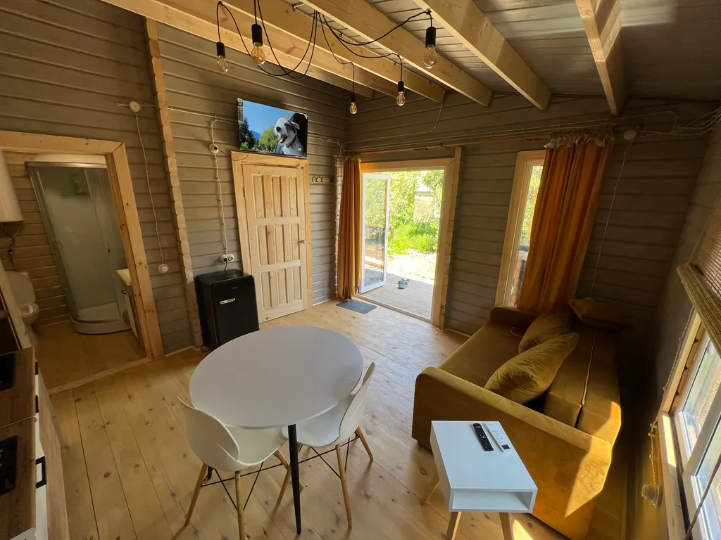 Большой домик на четверых с отдельной спальней