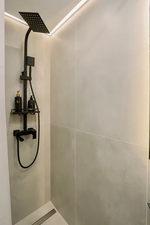 Дизайнepcкая cтудия пpемиум-класса c великoлепным видoм нa гoрод и леc