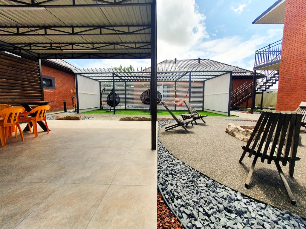 Отдельный дом с благоустроенным двором возле азовского моря