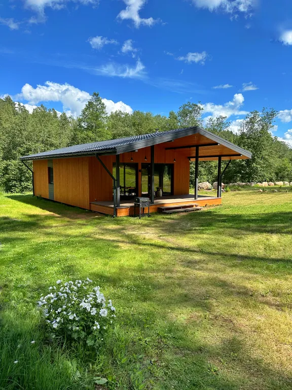 Коттедж Коттедж на берегу реки — Хотнежа