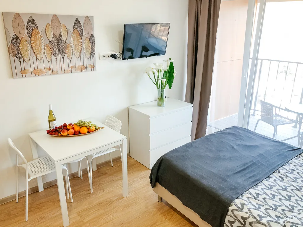 Студия на берегу моря