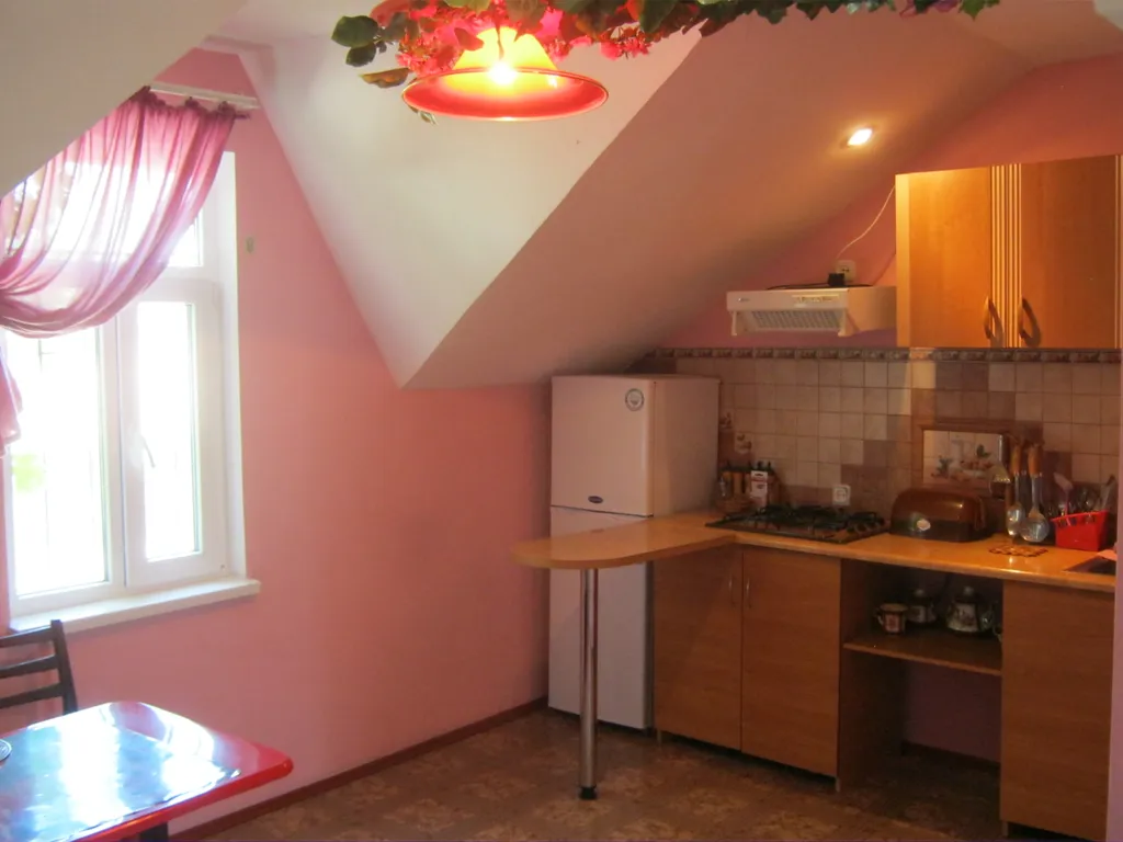 Квартира Квартира в частном доме с отдельным входом и балконом в центре — Евпатория