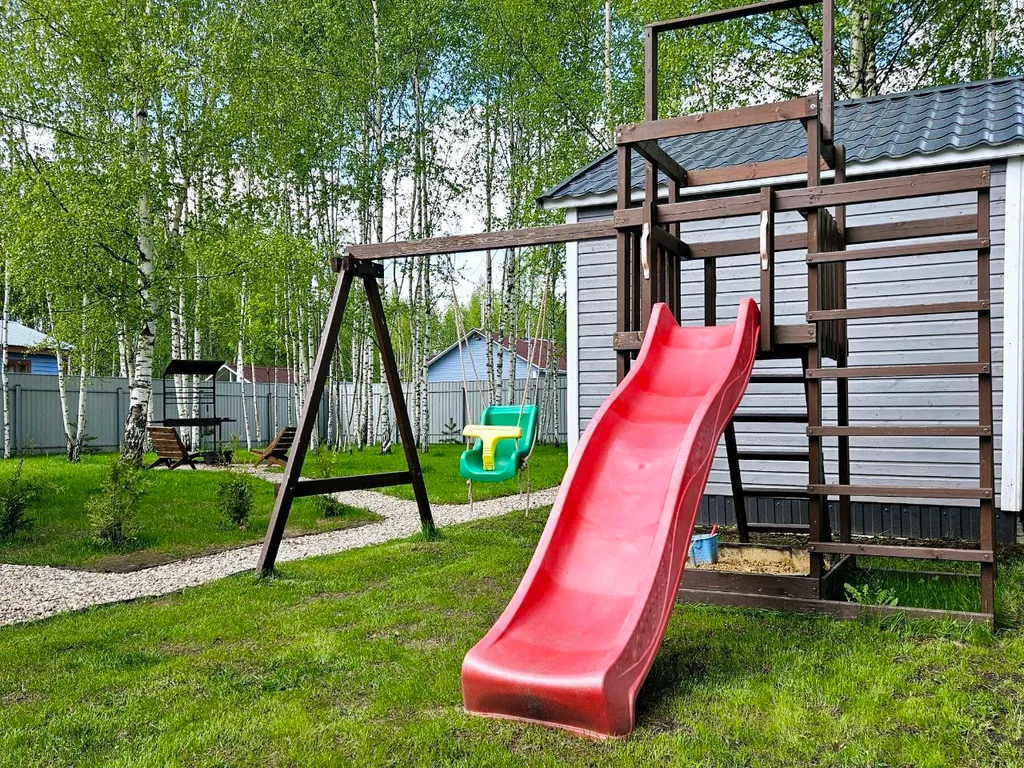 Дом с большой террасой, банным чаном и баней на дровах в окружении леса