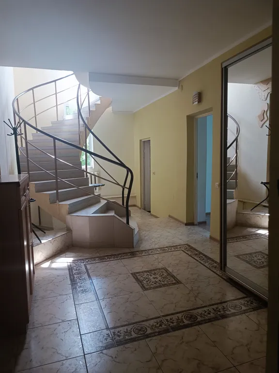 Часть дома с бассейном