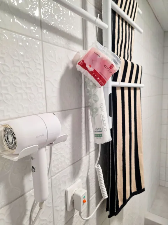 Новые апартаменты с высокими окнами на пешеходной улице