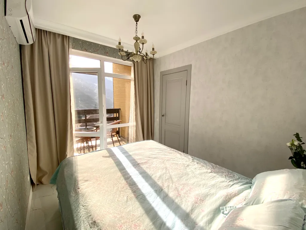 Чудесная квартира с видом на озеро и горы