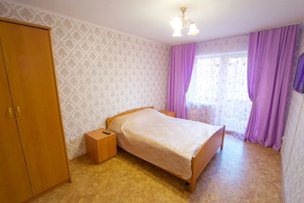 Большая двухкомнатная квартира напротив Планеты