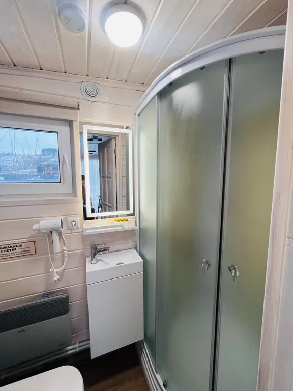 Уютный домик в тихом месте у реки