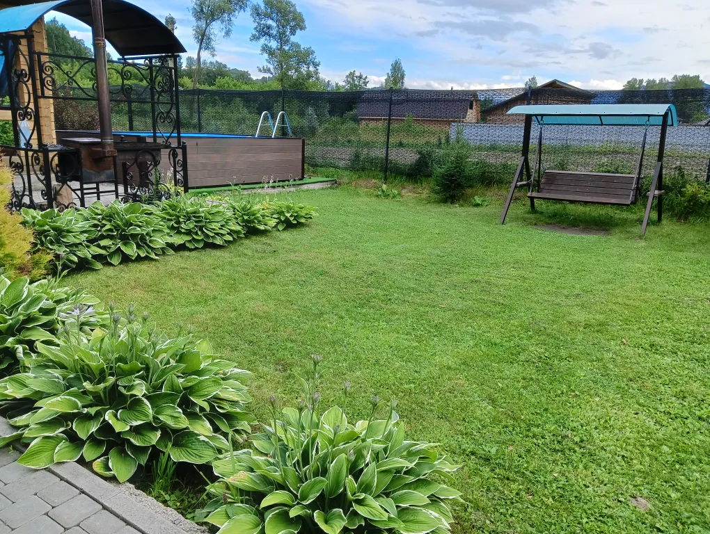 На Алтае на берегу реки Катунь