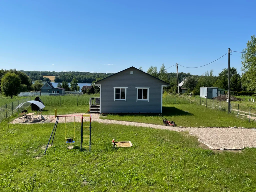 Коттедж Уютный дом с баней и видом на озеро Врево — Луга