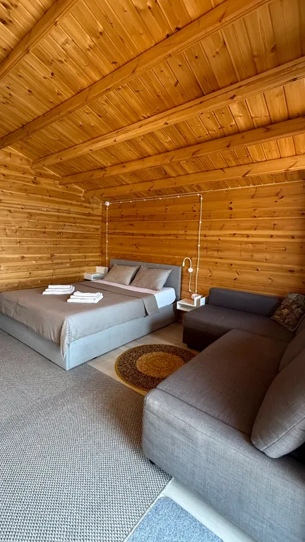 Домик на берегу с видом на море