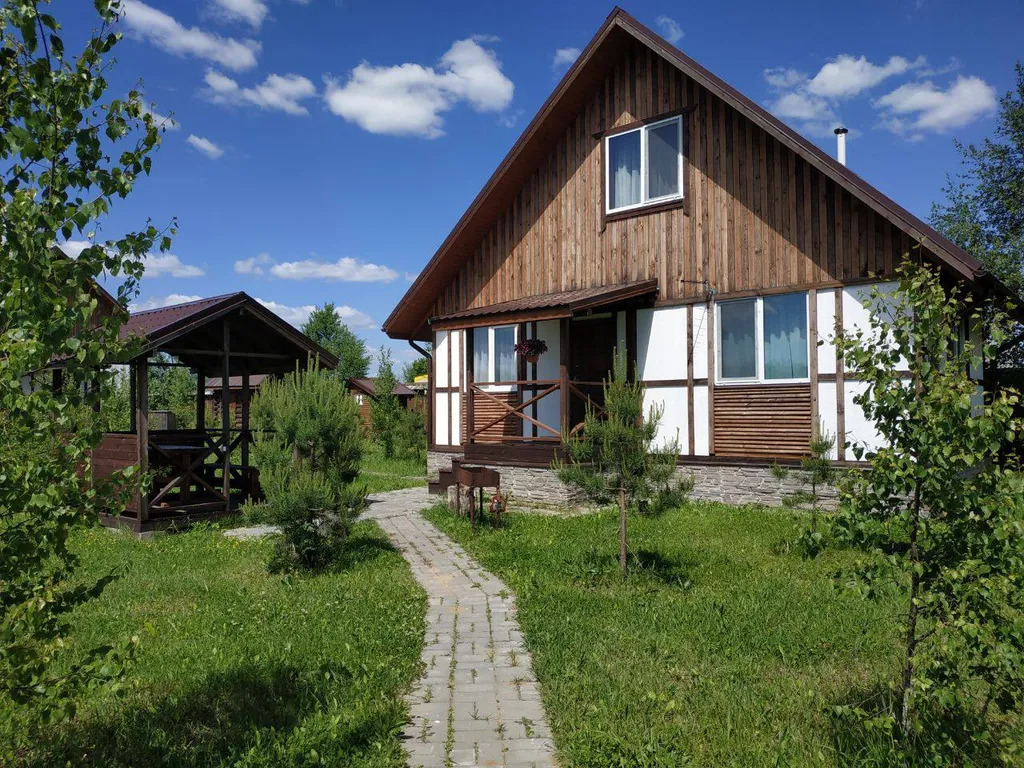 Коттедж с двумя спальнями с беседкой и мангалом