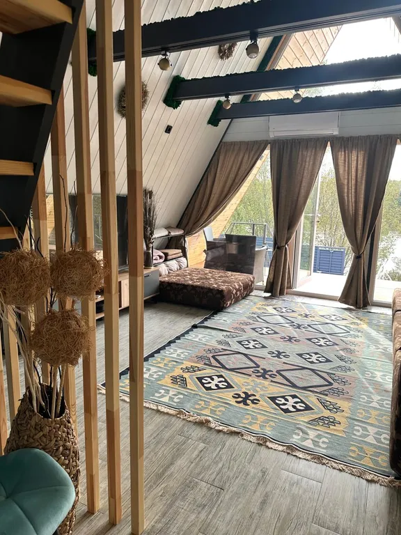 Шале у озера