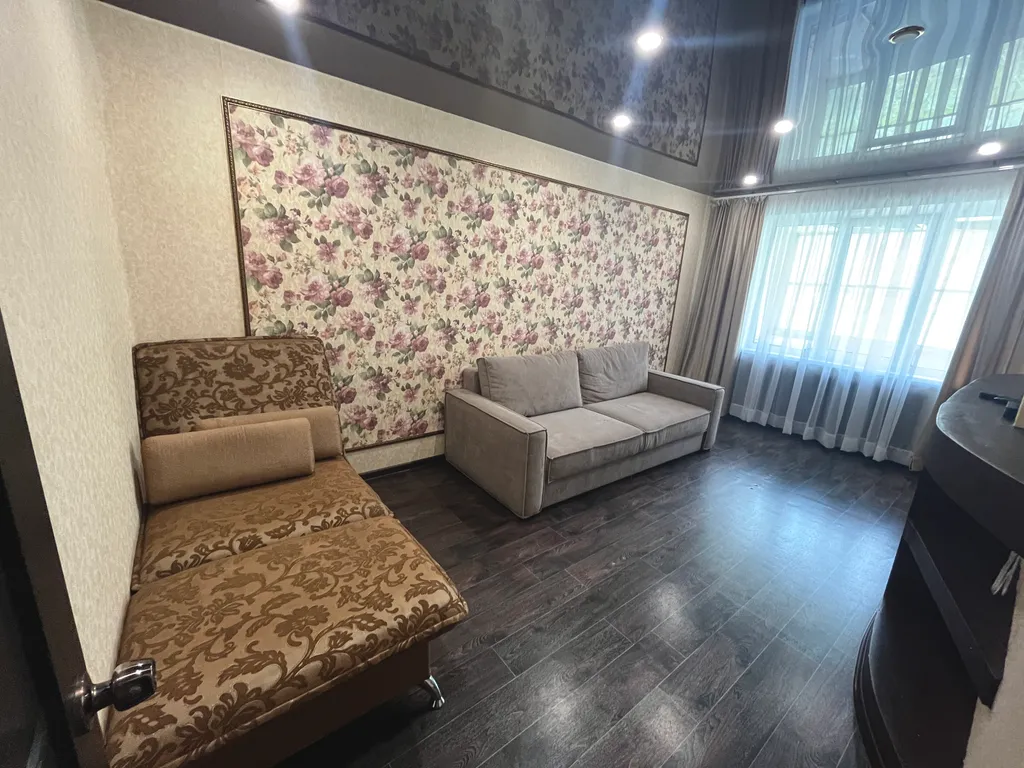 Квартира люкс в районе ДК Металлургов с большой кухней