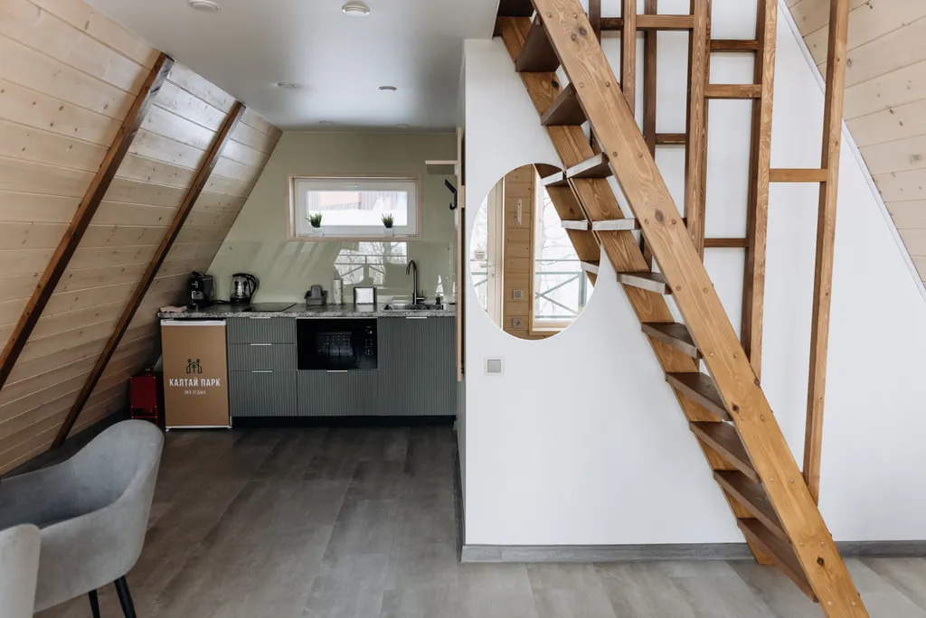 Уютный домик зеленый A-Frame с террасой