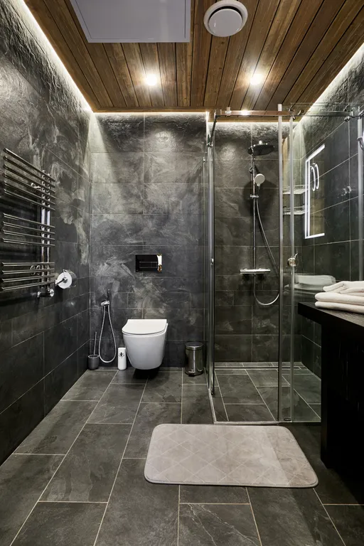 Стандартный номер с кроватью размера king-size и видом на озеро