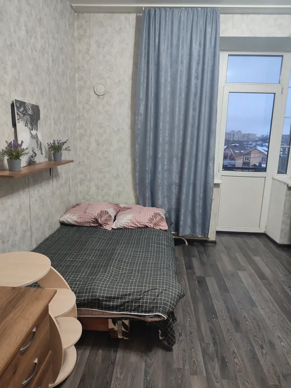 Студия в историческом районе города с красивым видом из окна