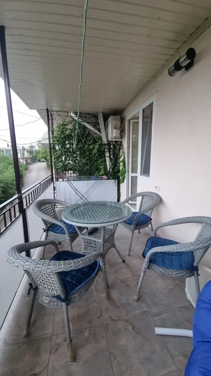 Коттедж с шикарной видовой террасой и шезлонгами